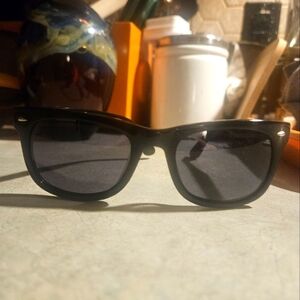 VINTAGE ERNEST HEMINGWAY COLLECTION SUNGLASSES. UNISEX.